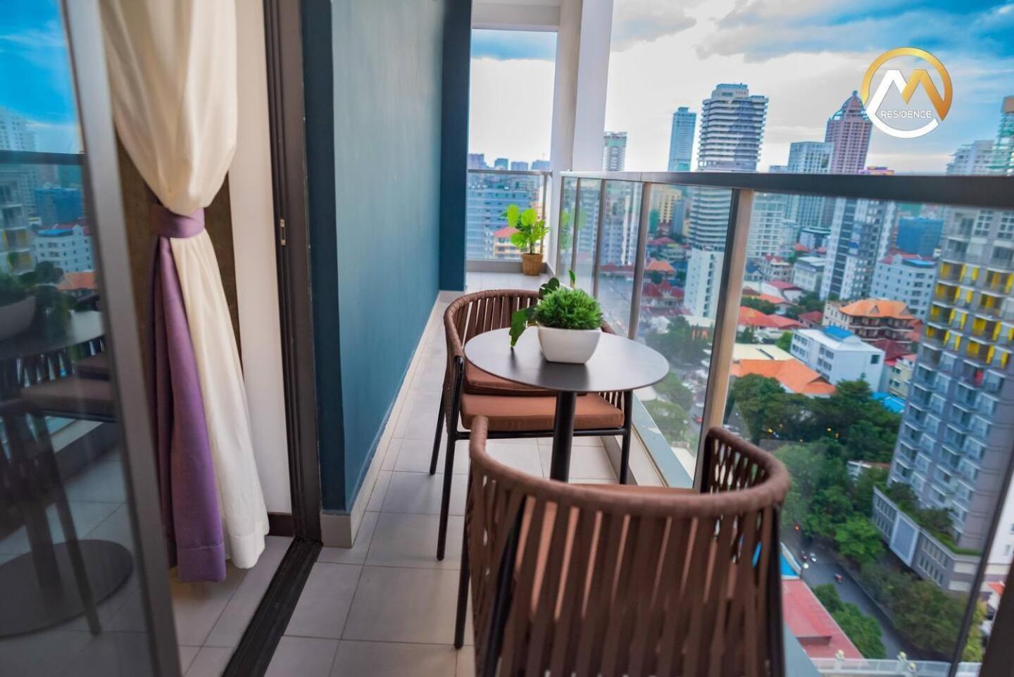 Hotel Serviced Apartments Top One Infinity Pool With View Of 360 Degree Phnom Penh Exterior foto