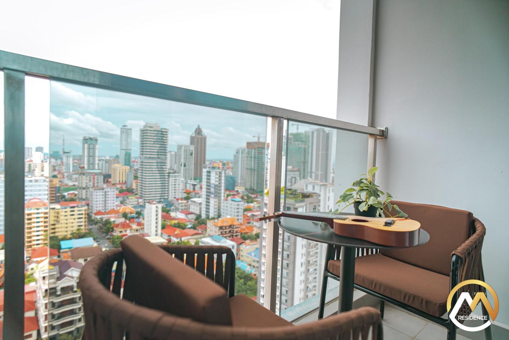 Hotel Serviced Apartments Top One Infinity Pool With View Of 360 Degree Phnom Penh Exterior foto
